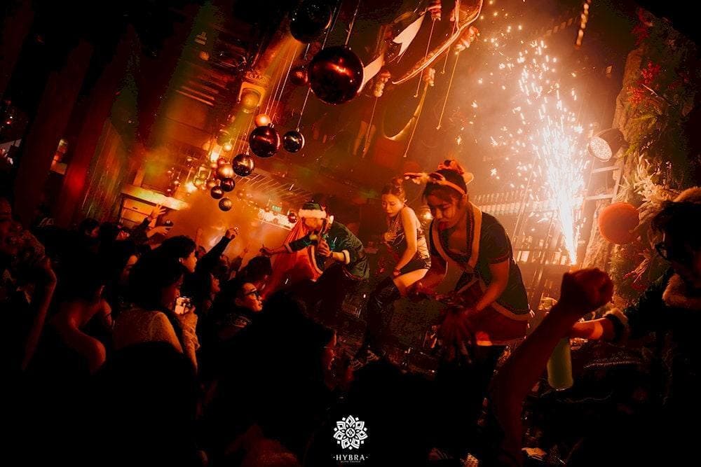 The decor concept of HYBRA Ultra Lounge for Christmas (Source: HYBRA ULTRA Lounge)